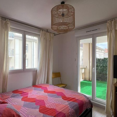 Location 3 Chambres Spacieuses Dans Appartment 2 Mn Rer Bussy Saint Georges エクステリア 写真