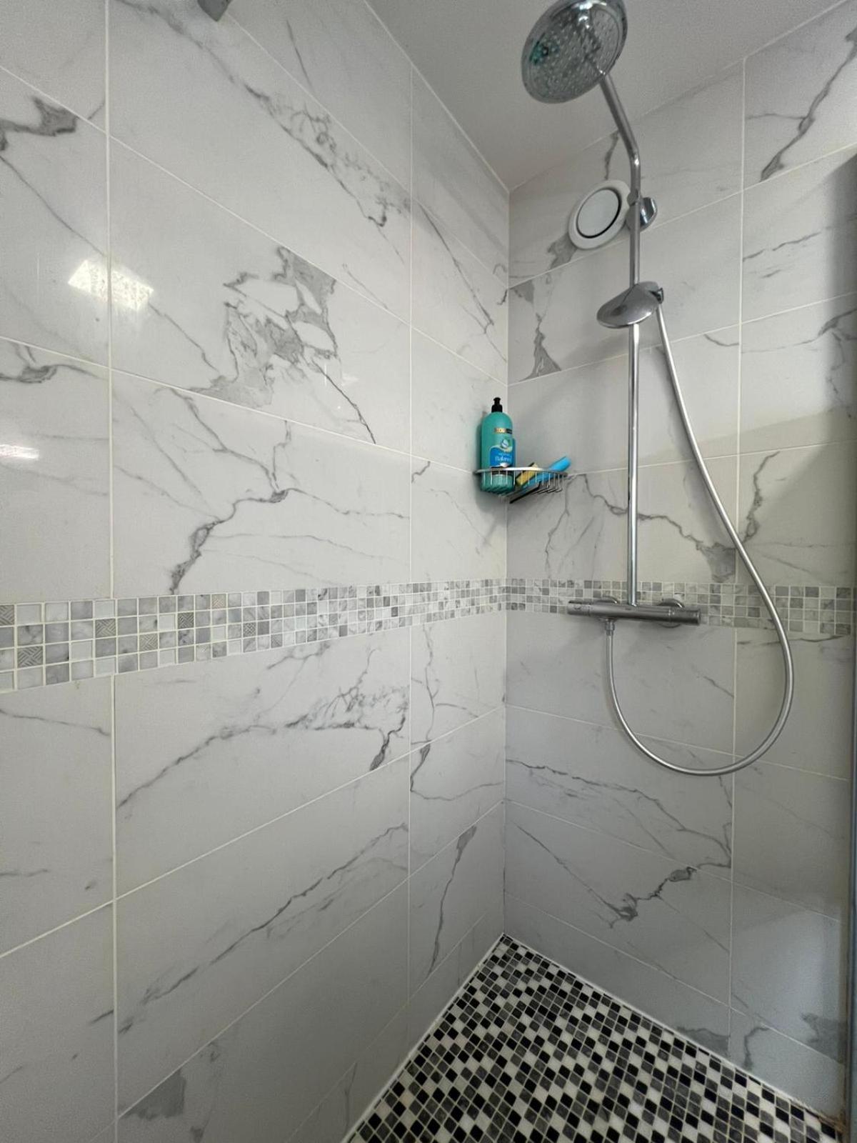Location 3 Chambres Spacieuses Dans Appartment 2 Mn Rer Bussy Saint Georges エクステリア 写真