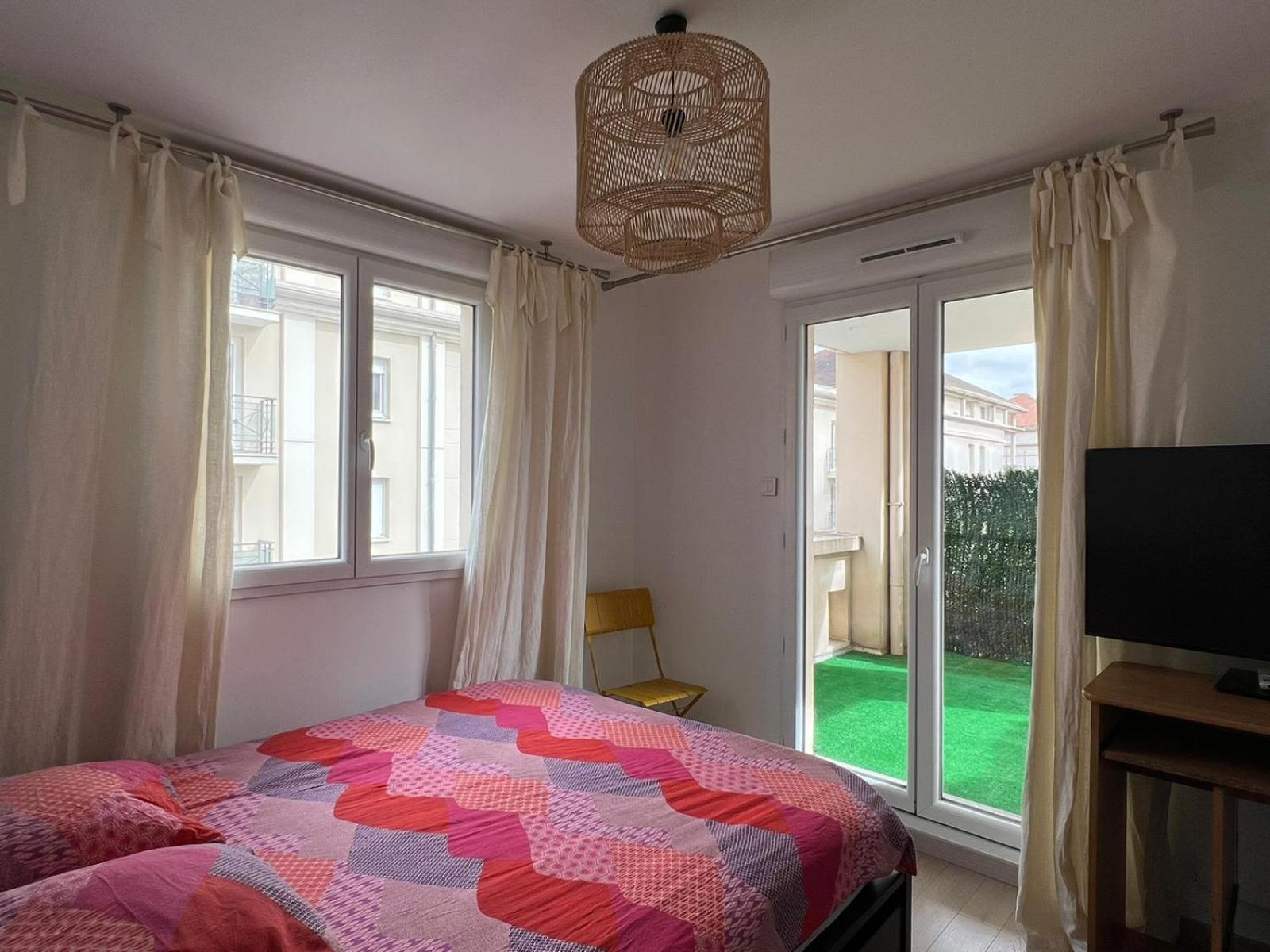 Location 3 Chambres Spacieuses Dans Appartment 2 Mn Rer Bussy Saint Georges エクステリア 写真